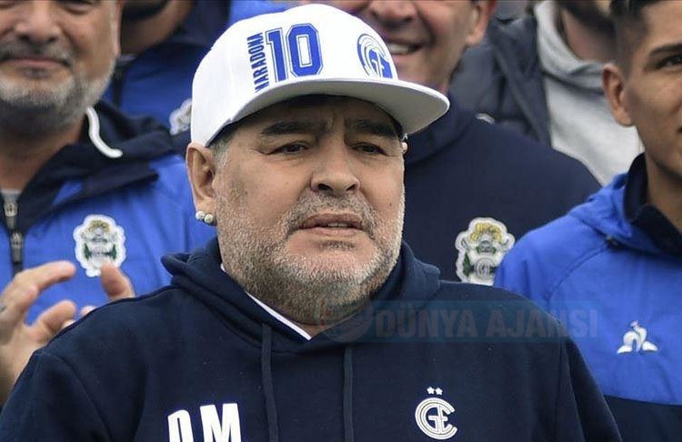 Efsane futbolcu Maradona hayatını kaybetti