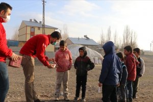 Türk Kızılay ihtiyaç sahibi ve yaşlıları Kovid-19 döneminde de yalnız bırakmıyor