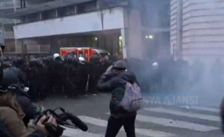 Fransa'nın başkenti Paris yine alevlere teslim