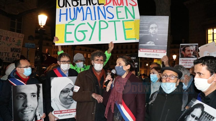 Paris'te Mısır Cumhurbaşkanı es-Sisi'nin kırmızı halılarla karşılanması protesto edildi