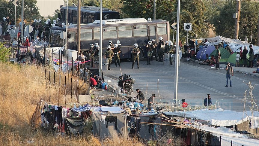 Yunanistan'da binlerce göçmen zehirlenme riski altında tutuluyor