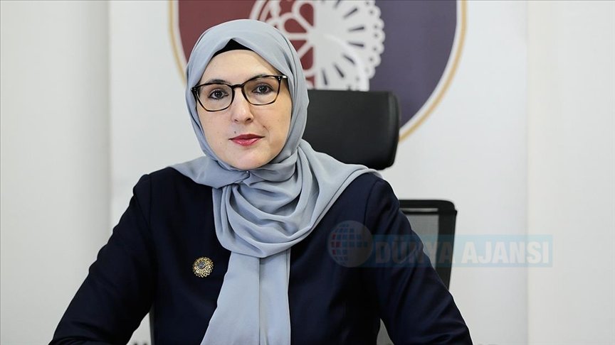 Bosna Hersek'in başörtülü ilk bakanı kadınların yönetimlerde daha fazla yer almasını istiyor