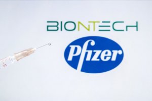 Pfizer ve BioNTech Avrupa'ya aşı tedarikini geçici süre azaltacak