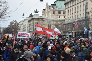 Avusturya’da binlerce gösterici Kovid-19 önlemlerini protesto etti