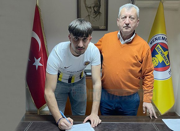 Genç gurbetçi Menemen Spor'a imzayı attı