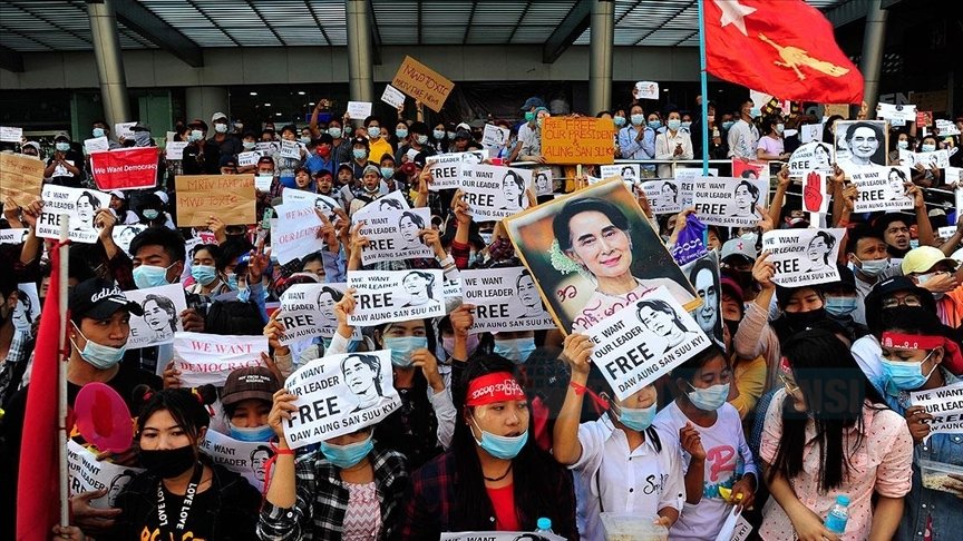 Myanmar ordusundan protestoculara 20 yıla kadar hapis cezası verilebileceği uyarısı