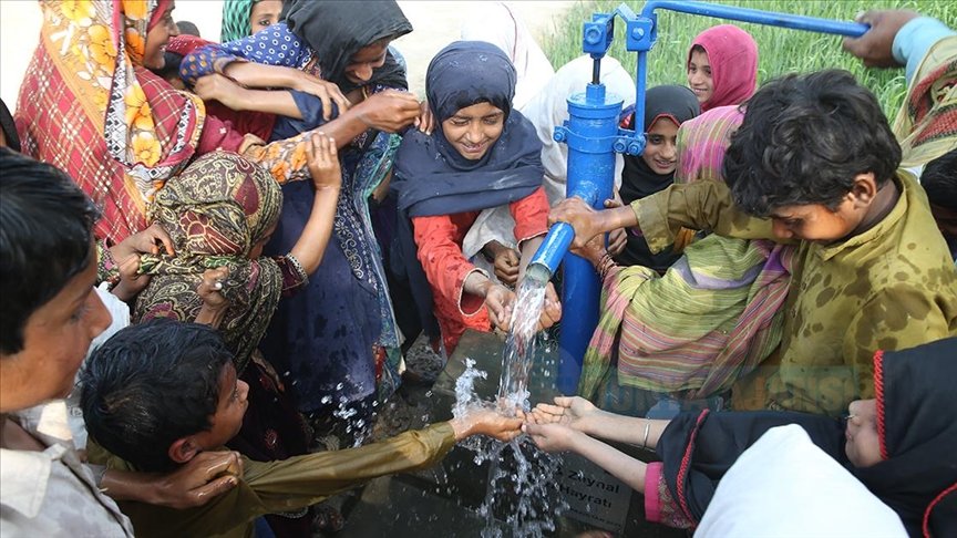 Türk kabin memurları ve kaptanların bağışlarıyla Pakistan'da 45 su kuyusu açıldı