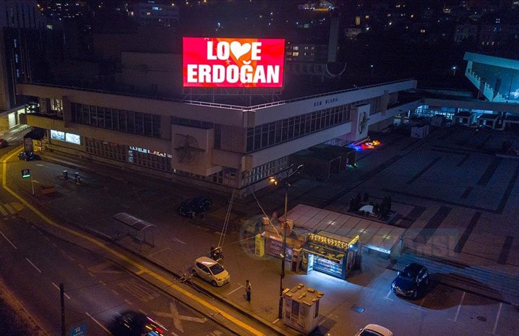 Saraybosna'da reklam panolarına 'Love Erdoğan' ilanı asıldı