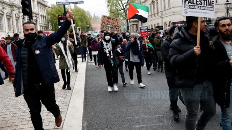 İsrail'in Filistinlilere yönelik saldırıları Londra'da protesto edildi