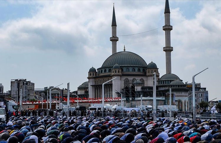 Taksim Cami Cumhurbaşkanı Erdoğan‘ın katılımıyla ibadete açıldı