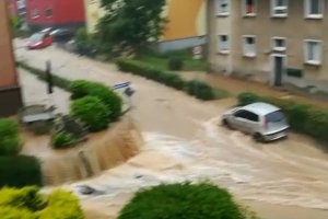 Almanya’da şiddetli yağan yağmur su baskınlarına ve yolların kapanmasına neden oldu