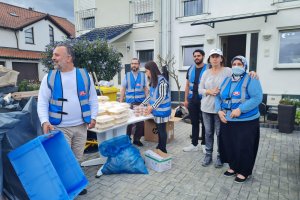 DİTİB gönüllülerinden selzedelere sıcak yemek