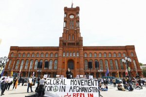  Berlin'de Afganistan'da tehlikede olanların tahliyesi için gösteri düzenlendi