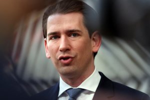  Avusturya başbakan Kurz değişikliği iktidara yönelik tepkileri azaltmadı