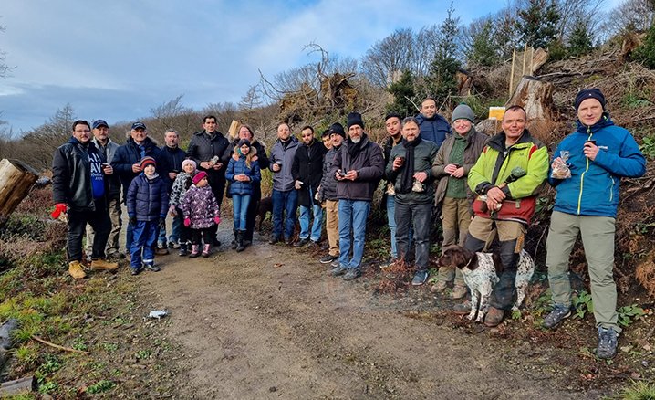 Iserlohn’da 'Gönüllüler Günü”nde Mamut ağacı fidanları toprakla buluştu 