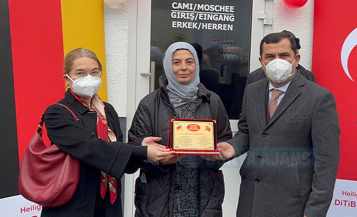 Tadilatı tamamlanan Heiligenhaus Ulu Camii ibadete açıldı