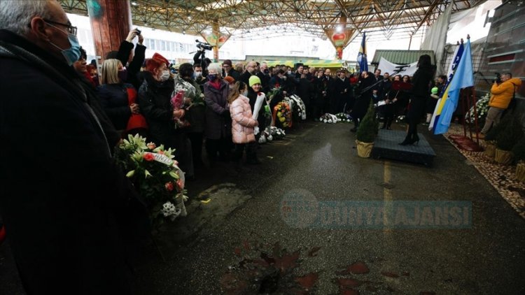 Bosna'da 28. yılında pazar yeri katliamı kurbanları anıldı