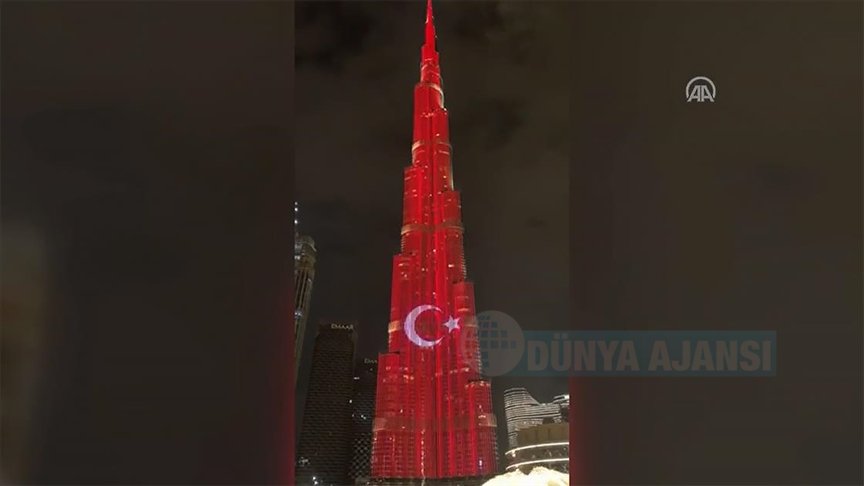 Burj Khalifa gökdelenine Türk bayrağı yansıtıldı