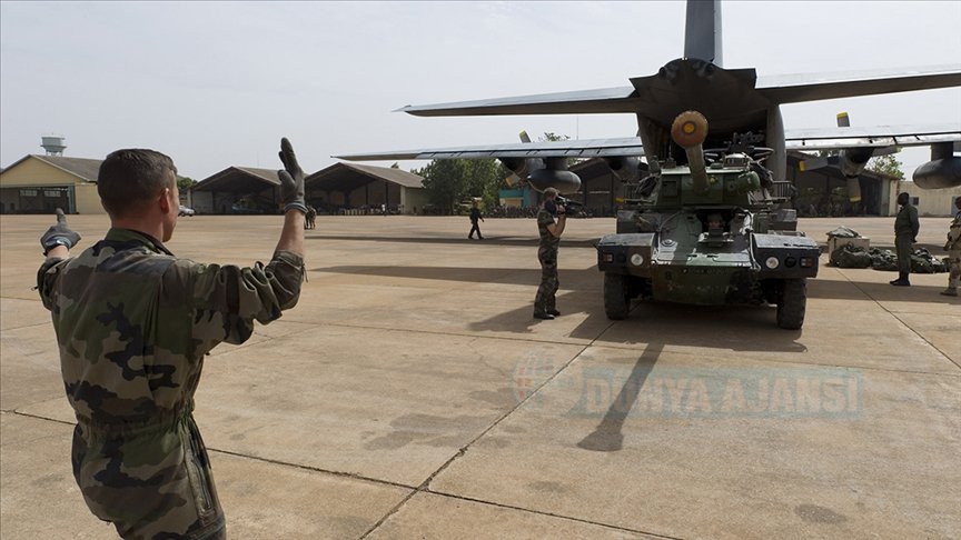 Mali'den Fransız askerlerin çekilmesi sevinçle karşılandı