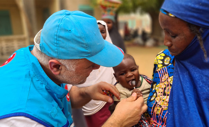 DİTİB gönüllüleri Afrika’da Ramazan yardım paketi dağıtmaya başladı