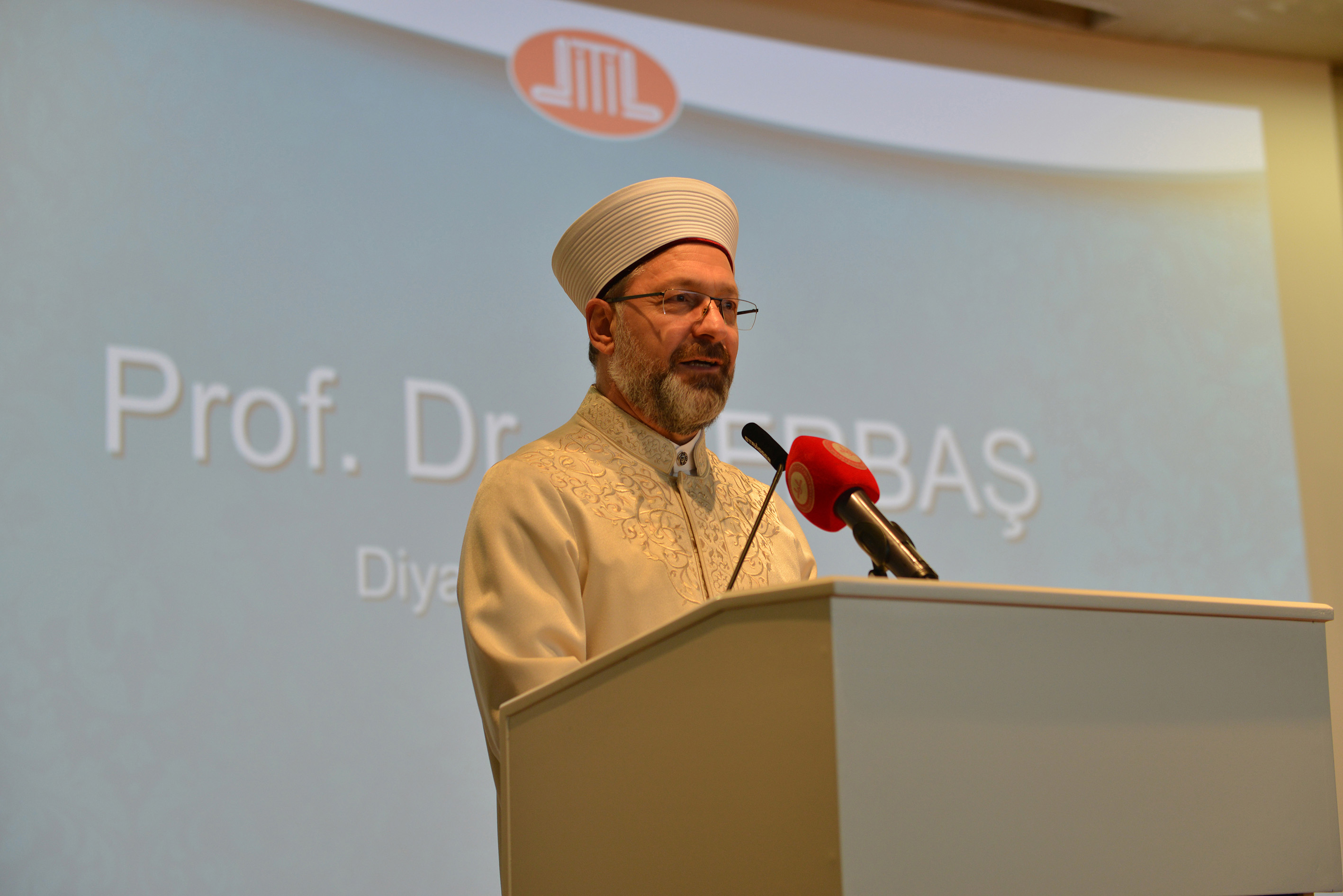 Diyanet İşleri Başkanı Erbaş, DİTİB Federal Kadın Birliği temsilcileriyle iftarda bir araya geldi