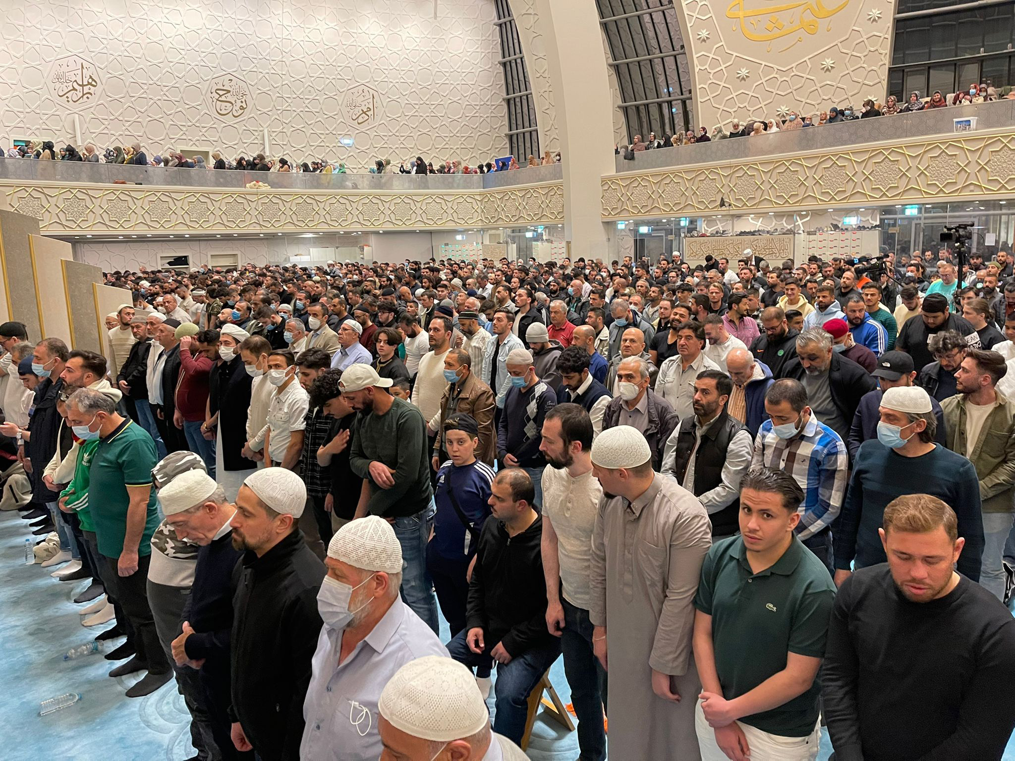 Köln DİTİB Merkez Camii’nde Kadir Gecesi dualarla idrak edildi