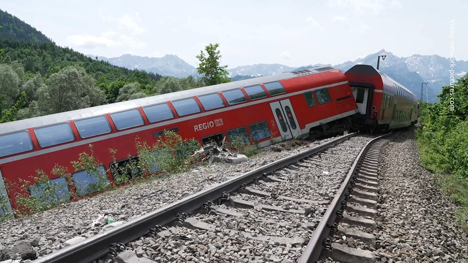 Almanya'da meydana gelen tren kazasında 4 kişi öldü