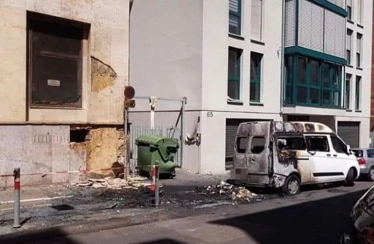 Türkiye’nin Stuttgart Başkonsolosluğu aracı kundaklandı