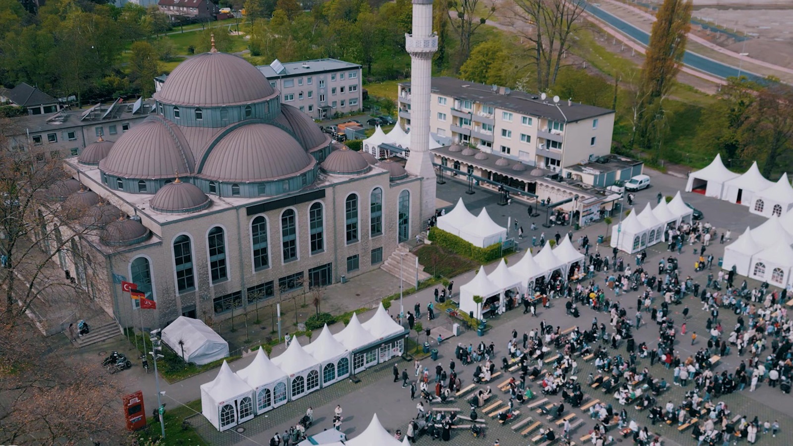 Duisburg’da çifte bayram sevinci