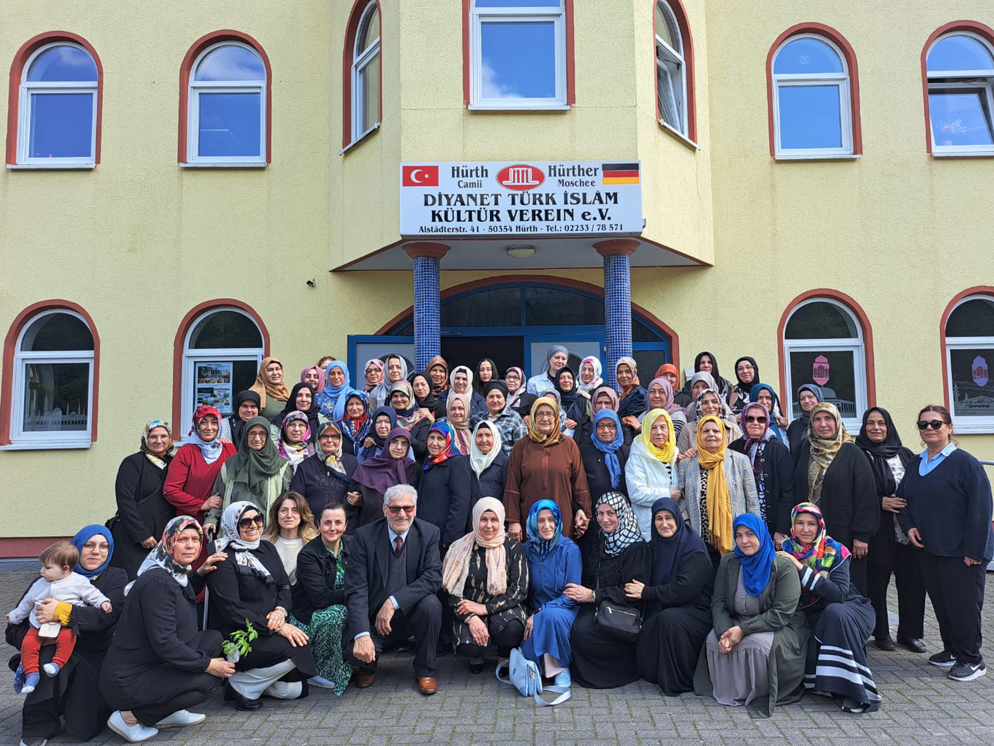 Cami yönetiminden gönüllü kadın üyelere 'Teşekkür'