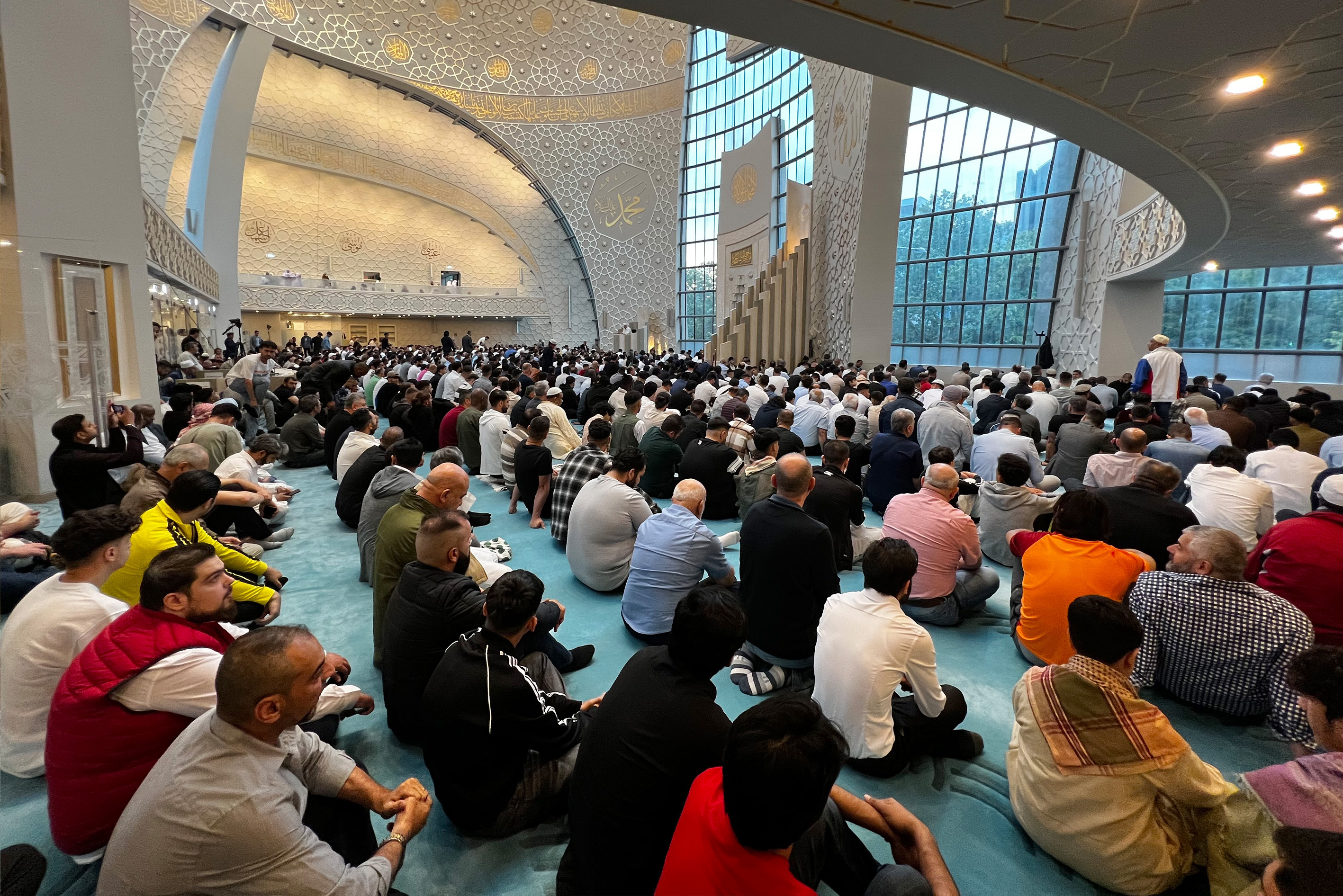 Köln'de bayram namazı eda edildi