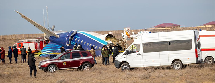 Azerbaycan Hava Yolları'na ait uçak Kazakistan'da düştü: 38 kişi hayatını kaybetti