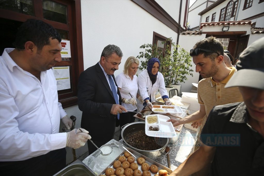 YTB burslusu öğrenciler bayramlaştı