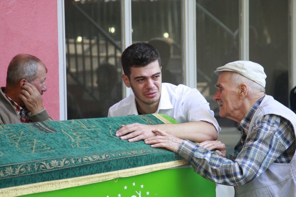 Almanya'da ölü bulunan Türk genci Bursa’da  toprağa verildi