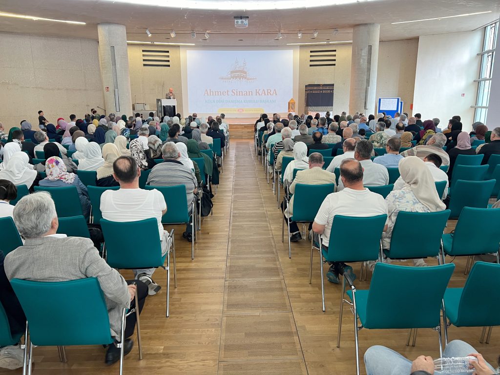 Köln DİTİB’de hacı adaylarına "Eğitim Semineri"