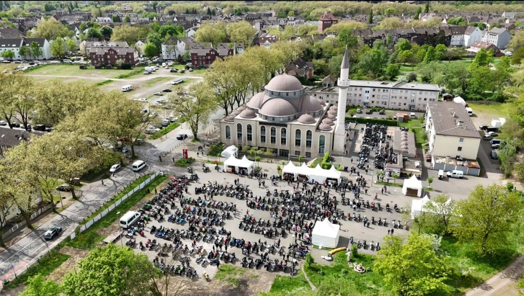 Almanya'da motosiklet tutkunları Duisburg DİTİB Camii'nde buluştu