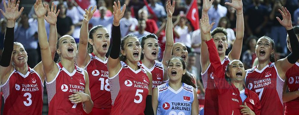 A Milli Kadın Voleybol Takımı Fransa'yı yenerek 4'te 4 yaptı