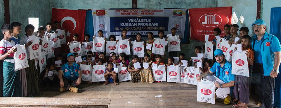 DİTİB’in gönül elçilerinden Arakanlı yetimlere bayram hediyesi