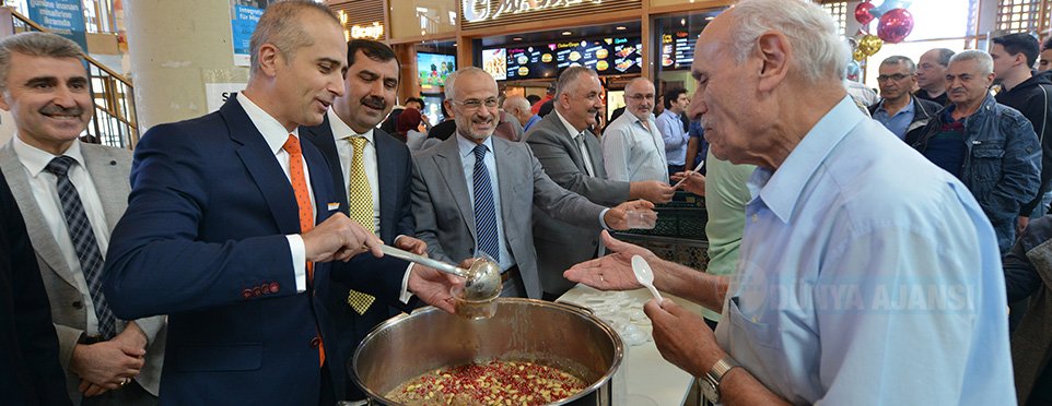 DİTİB Merkez Camii’nde aşure ikram edildi