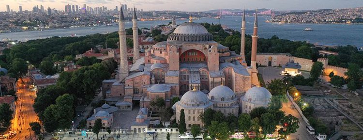 Ayasofya Camii'nde açılış hazırlıkları tüm hızıyla sürüyor