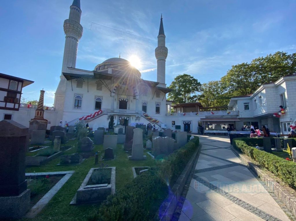 Almanya'da iki camiye hakaret içerikli mektup gönderildi