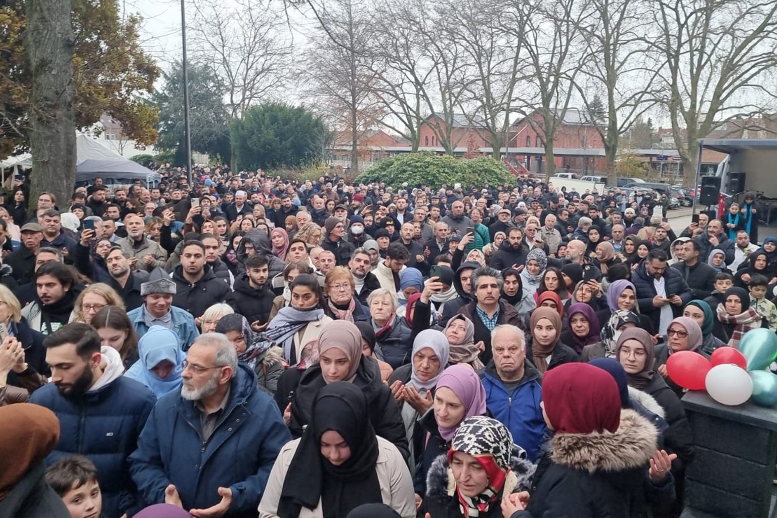 Bünde DİTİB Yeni Camii ve Kültür Merkezi ibadete açıldı