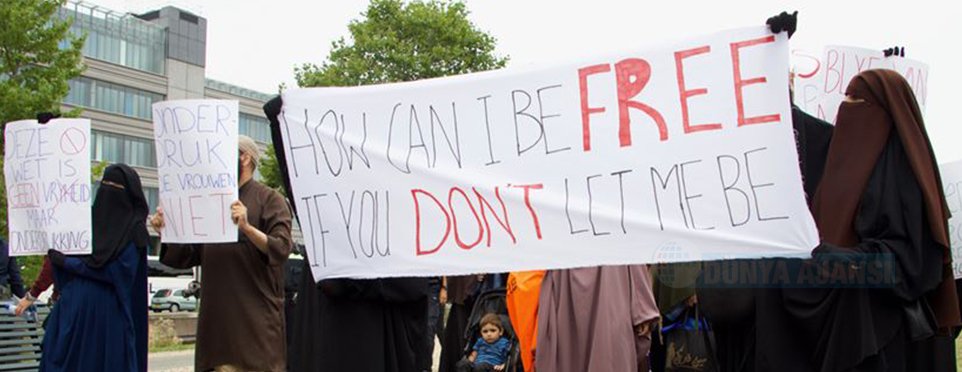 Hollanda'da burka yasağı protesto edildi