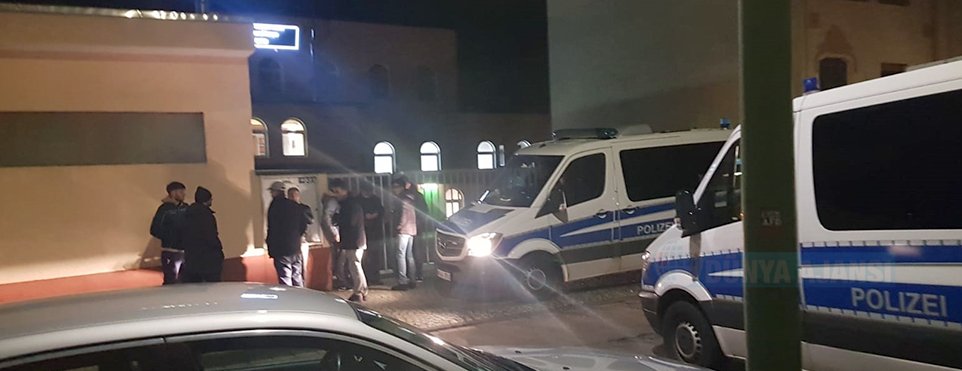 Almanya'da dört camiye bomba ihbarı yapıldı