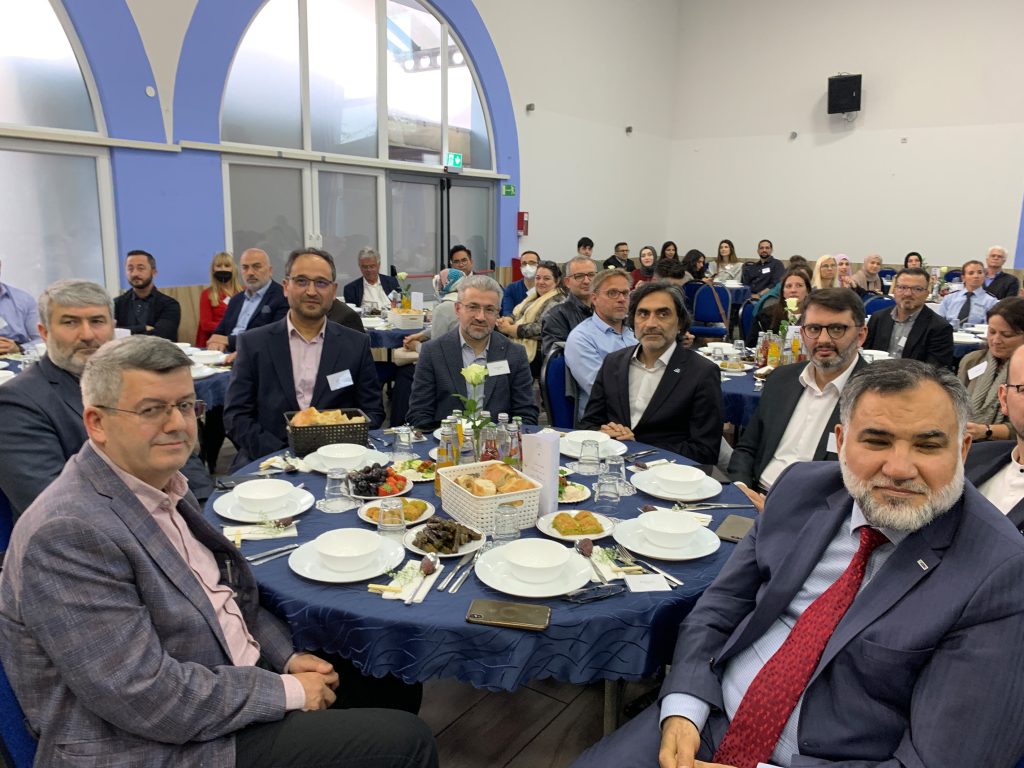 Chorweiler DİTİB Camii iftarına yoğun ilgi