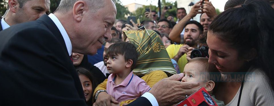 Cumhurbaşkanı Erdoğan'a Sultanahmet'te sevgi seli