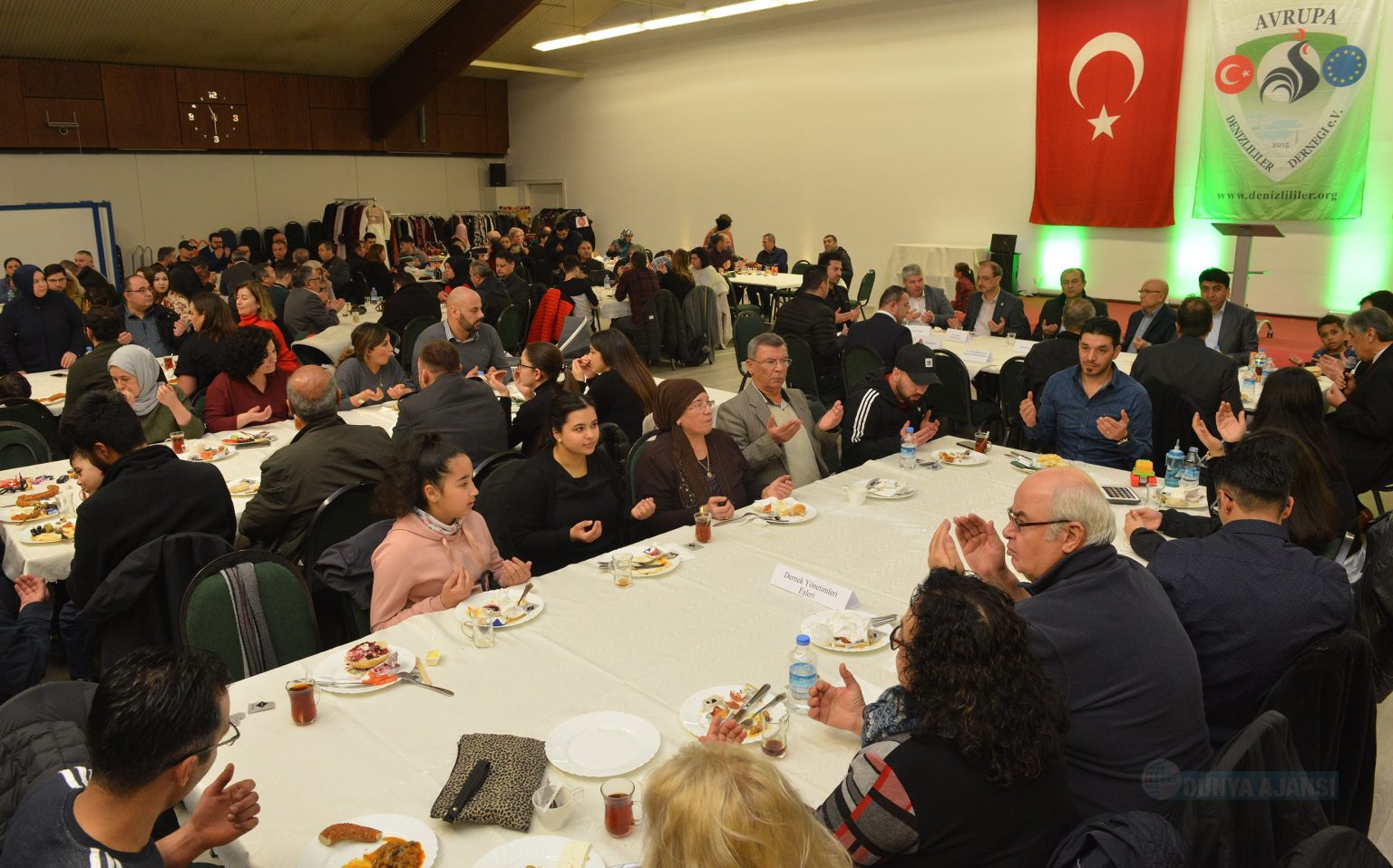 Avrupalı Denizlililer hayır kahvaltısında buluştu