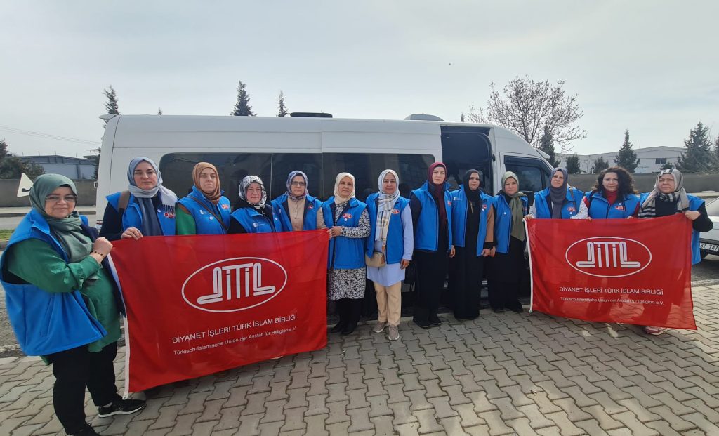 DİTİB gönüllü kadın birlikleri depremzedeler için seferber oldu