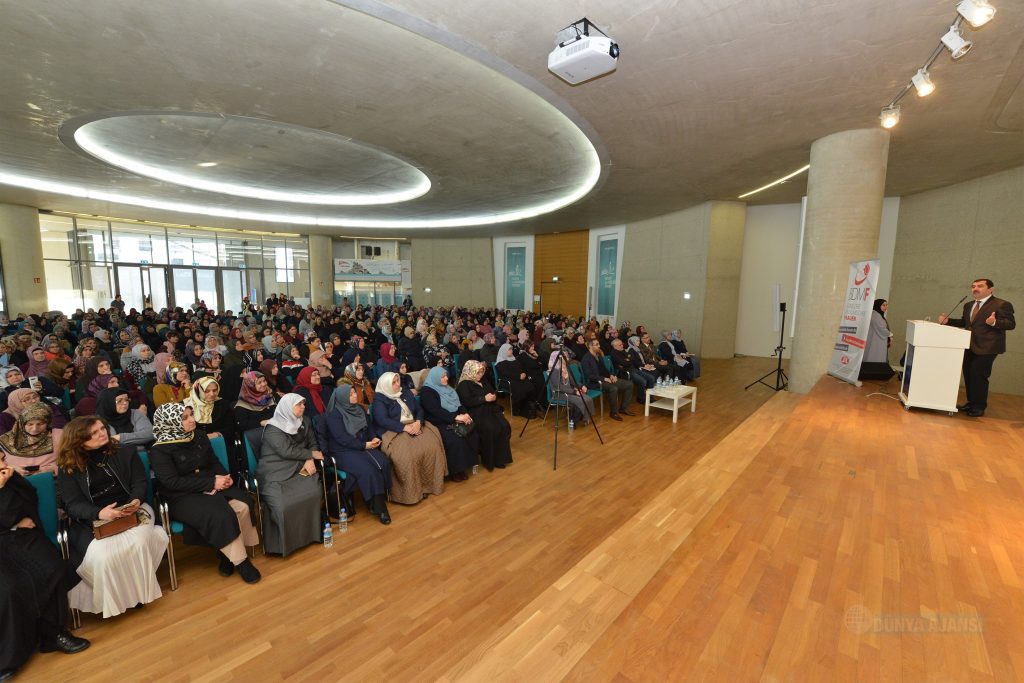 ‘Sanal Şiddetle Mücadele’ seminerine kadınlardan yoğun ilgi