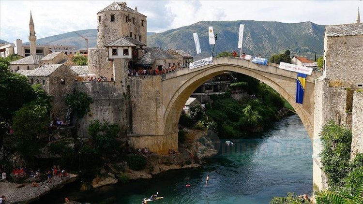 Geleneksel Mostar Köprüsü’nden '454 yıldır devam eden gelenek'